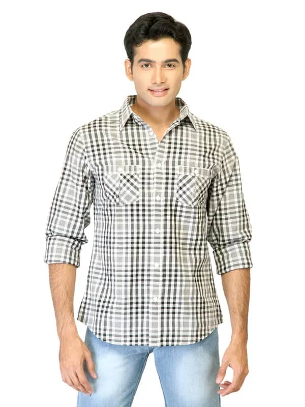 United Colors of Benetton Men Check White Shirts