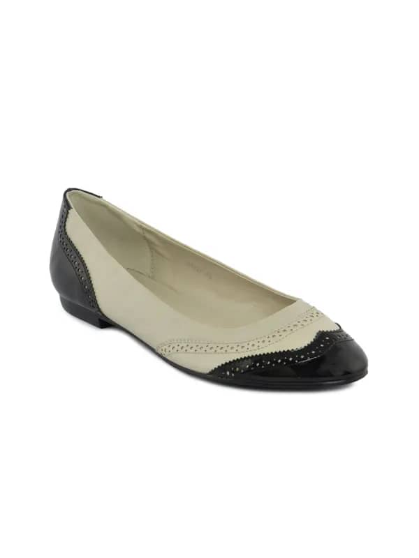 Catwalk Women Beige Spectator Shoes