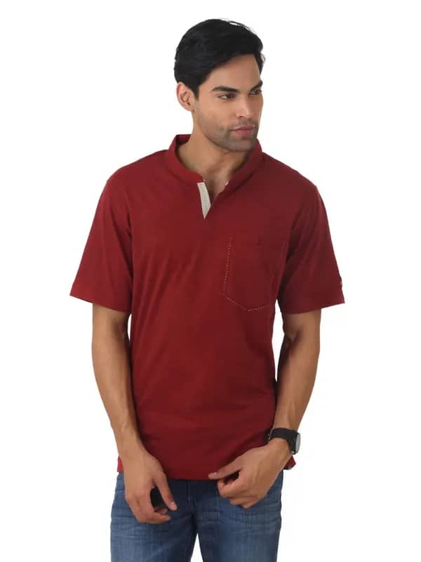 Urban Yoga Men Maroon T-shirt