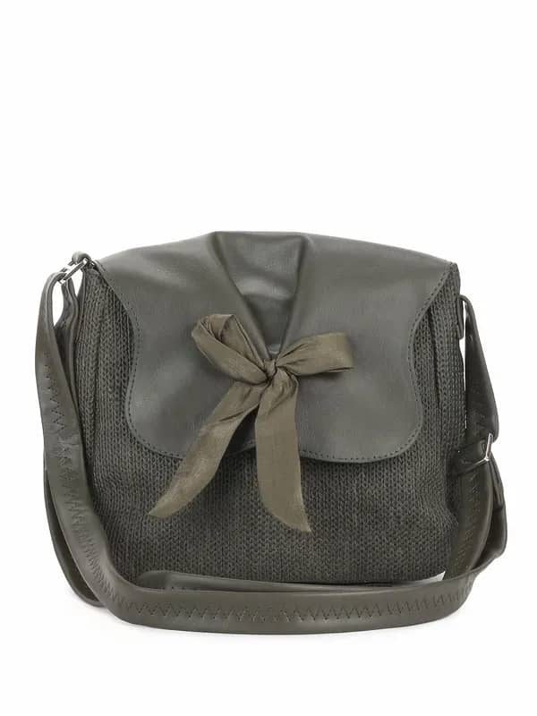 Baggit Women Quick Jhuti Green Handbag