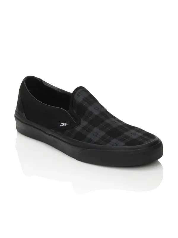 Vans Men Classic Slip-On Black Shoes