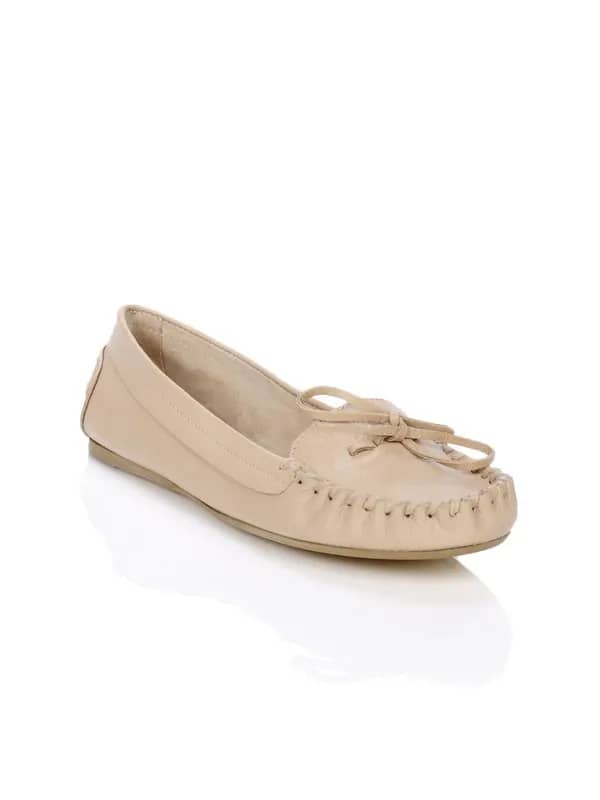 Enroute Women Beige Shoes