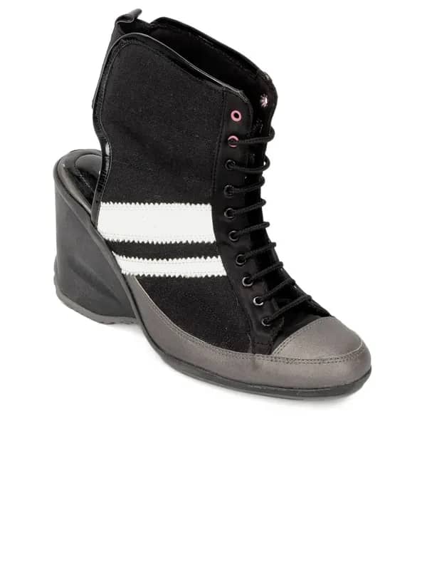 Catwalk Women Black Heeled Shoes