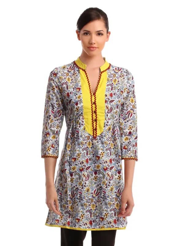 Ayaanay Women White Printed Tunic
