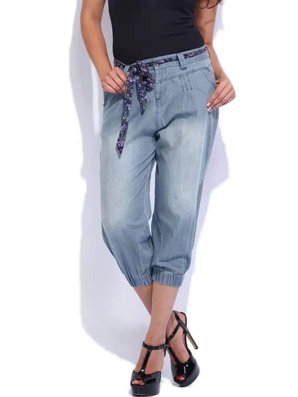 Elle Women Blue Chambray Capris