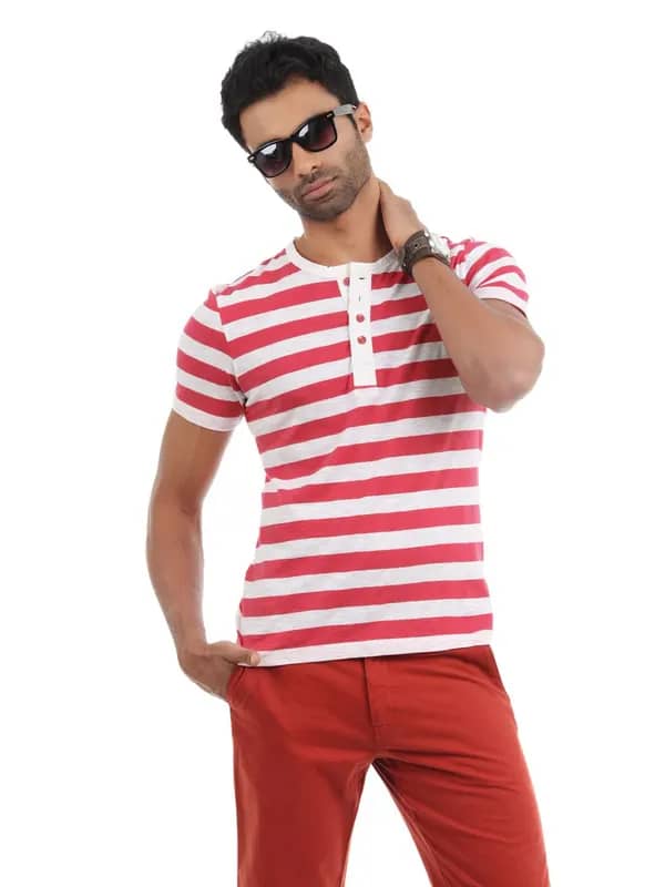 United Colors of Benetton Men White and Pink T-shirt