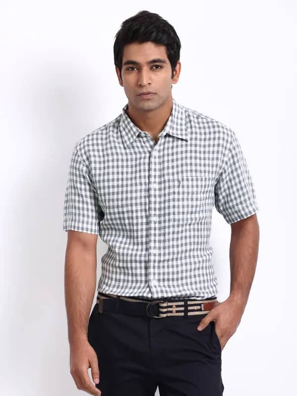 Indian Terrain Men Grey & White Checked Linen Modern Fit Smart-Casual Shirt