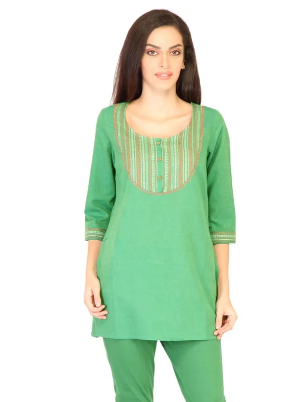 Aurelia Women Solid Green Kurtis
