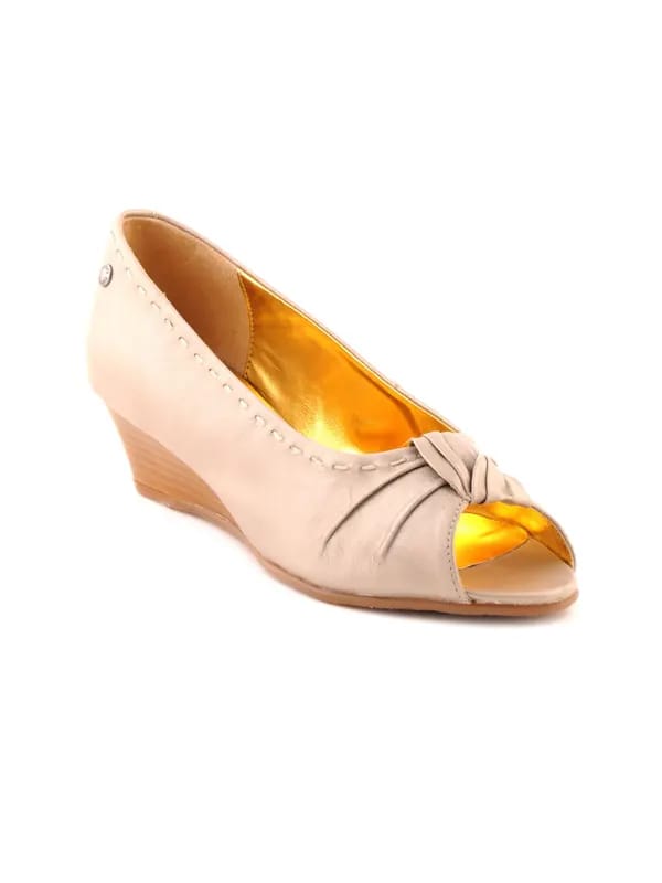 Enroute Women Silver Wedges