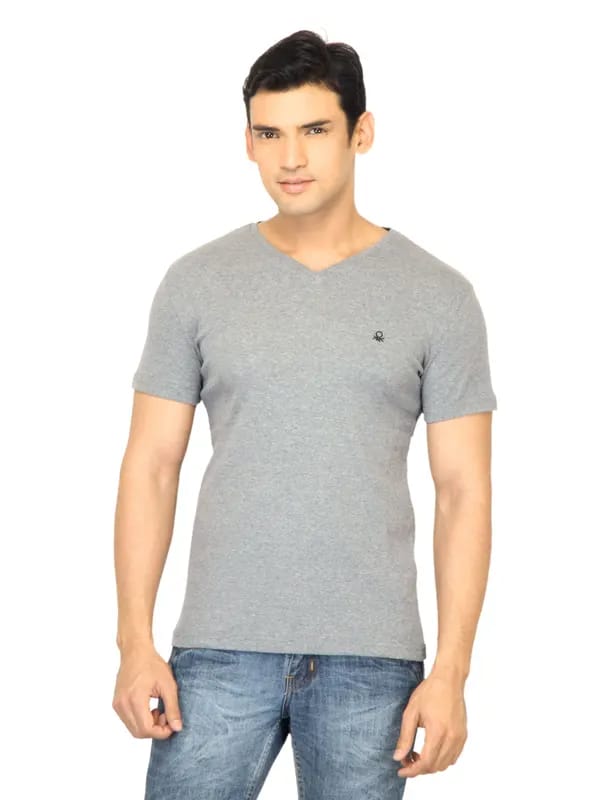 United Colors of Benetton Men Solid Grey Tshirt
