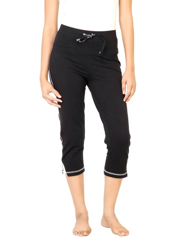 Urban Yoga Women Solid Black Capris