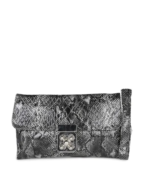 Mod'acc Women Black Clutch