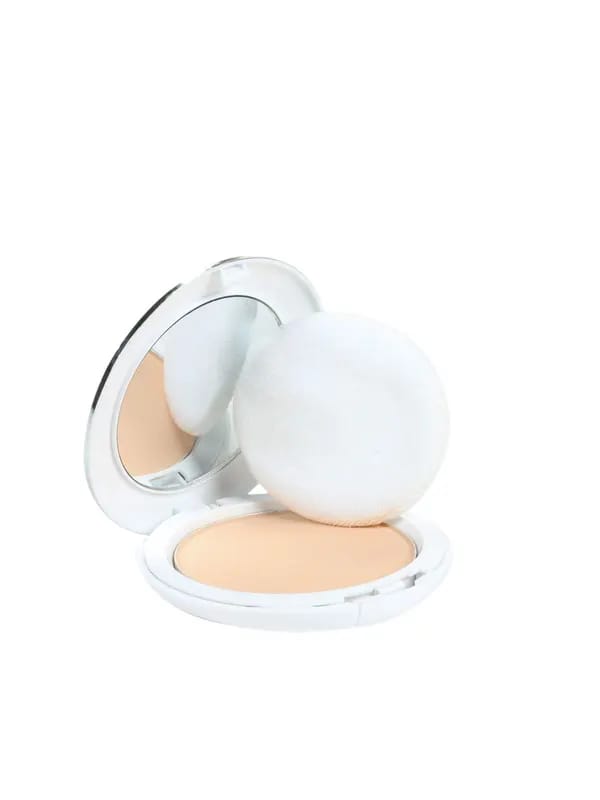 Streetwear Shine Divine Whitening Ivory Compact